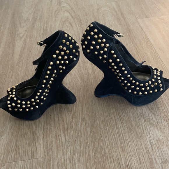 Steve Madden Gold Spikes - Picture 4 of 5
